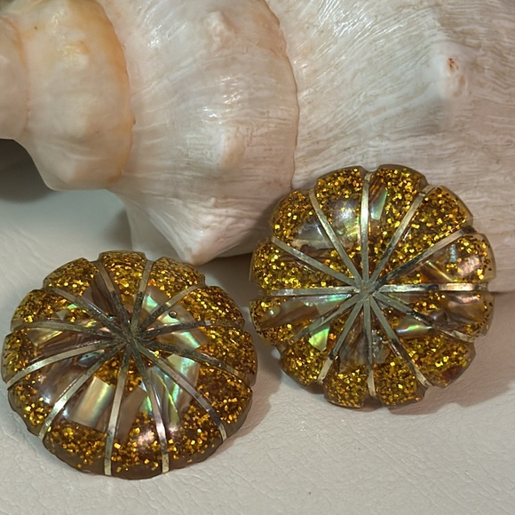Vintage Clip On Earrings-Sparky Gold Toned Resin - Picture 8 of 15